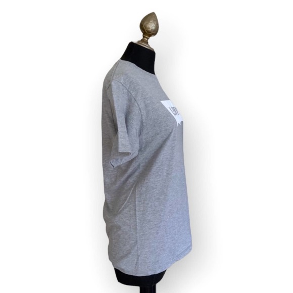 Levi’s Grey and White Logo Short Sleeve Tee Shirt Size Medium - Picture 3 of 5
